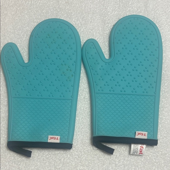 T-fal Teal Oven Mitts - Picture 1 of 2